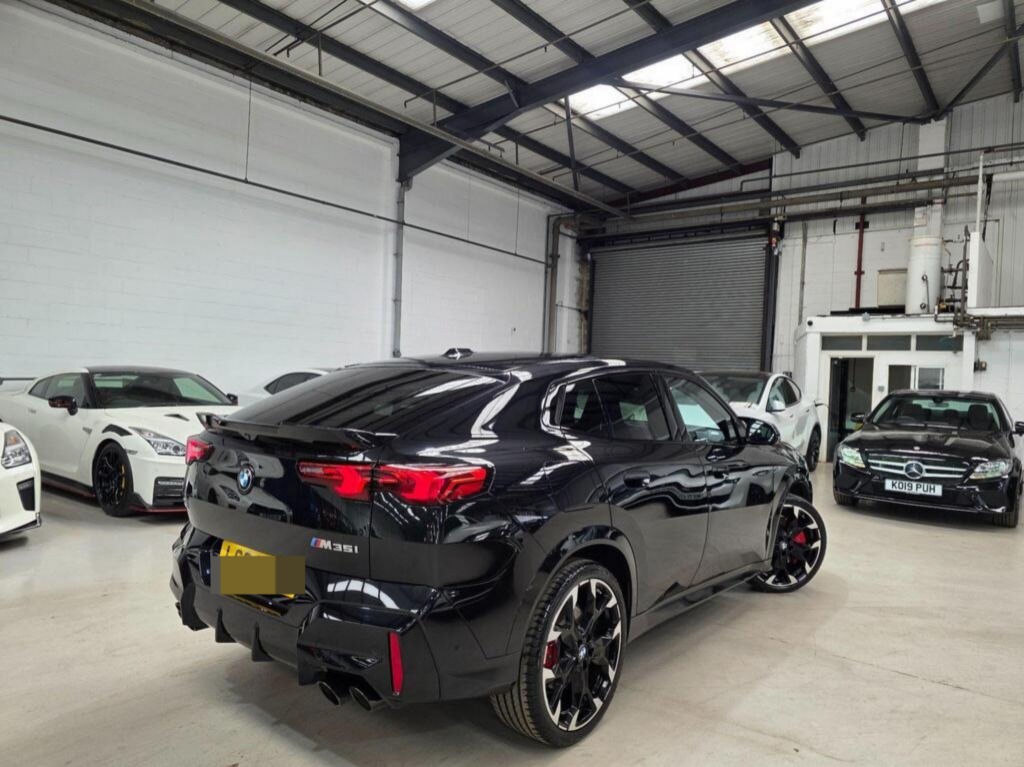 Vehicle photo 11