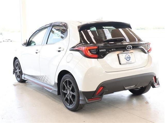 Vehicle photo 11