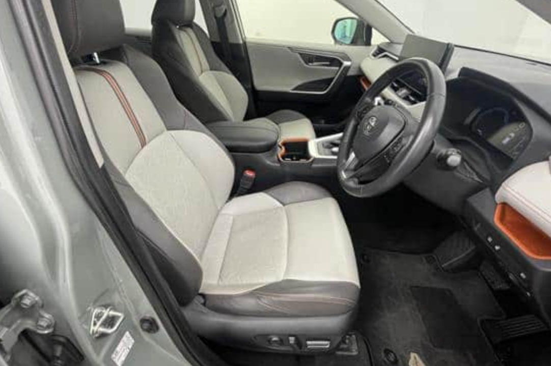Vehicle photo 11